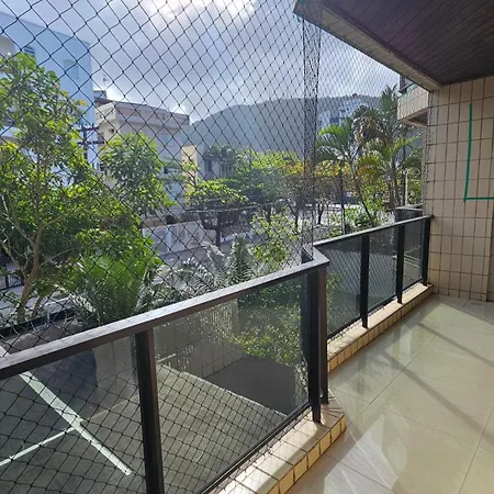Lindo apartamento reformado a duas quadras da praia da Enseada-2