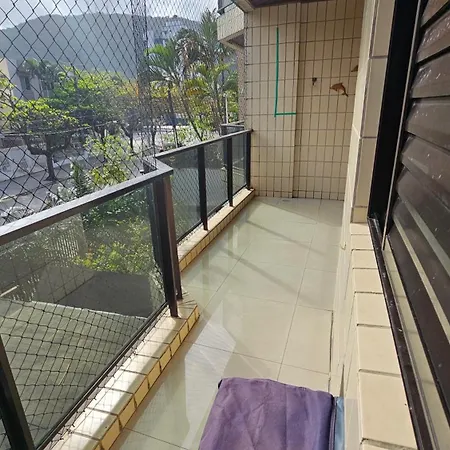 Lindo apartamento reformado a duas quadras da praia da Enseada-3